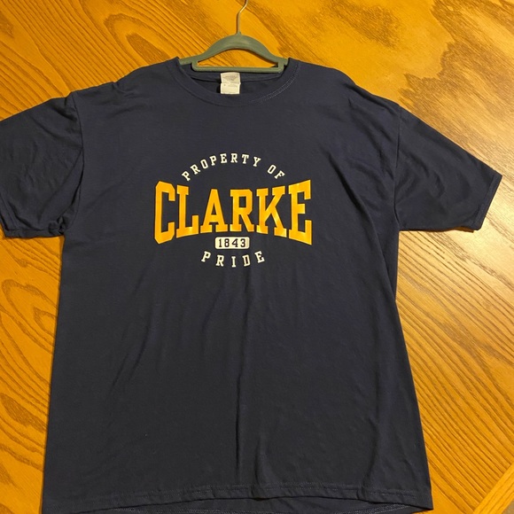 Clarke university dark blue t shirt.  Very soft cotton - Picture 1 of 3